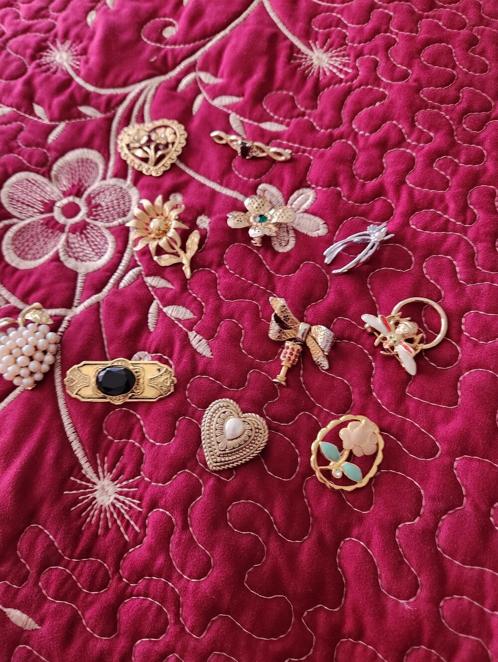 LOT OF 11 VINTAGE BROOCHES